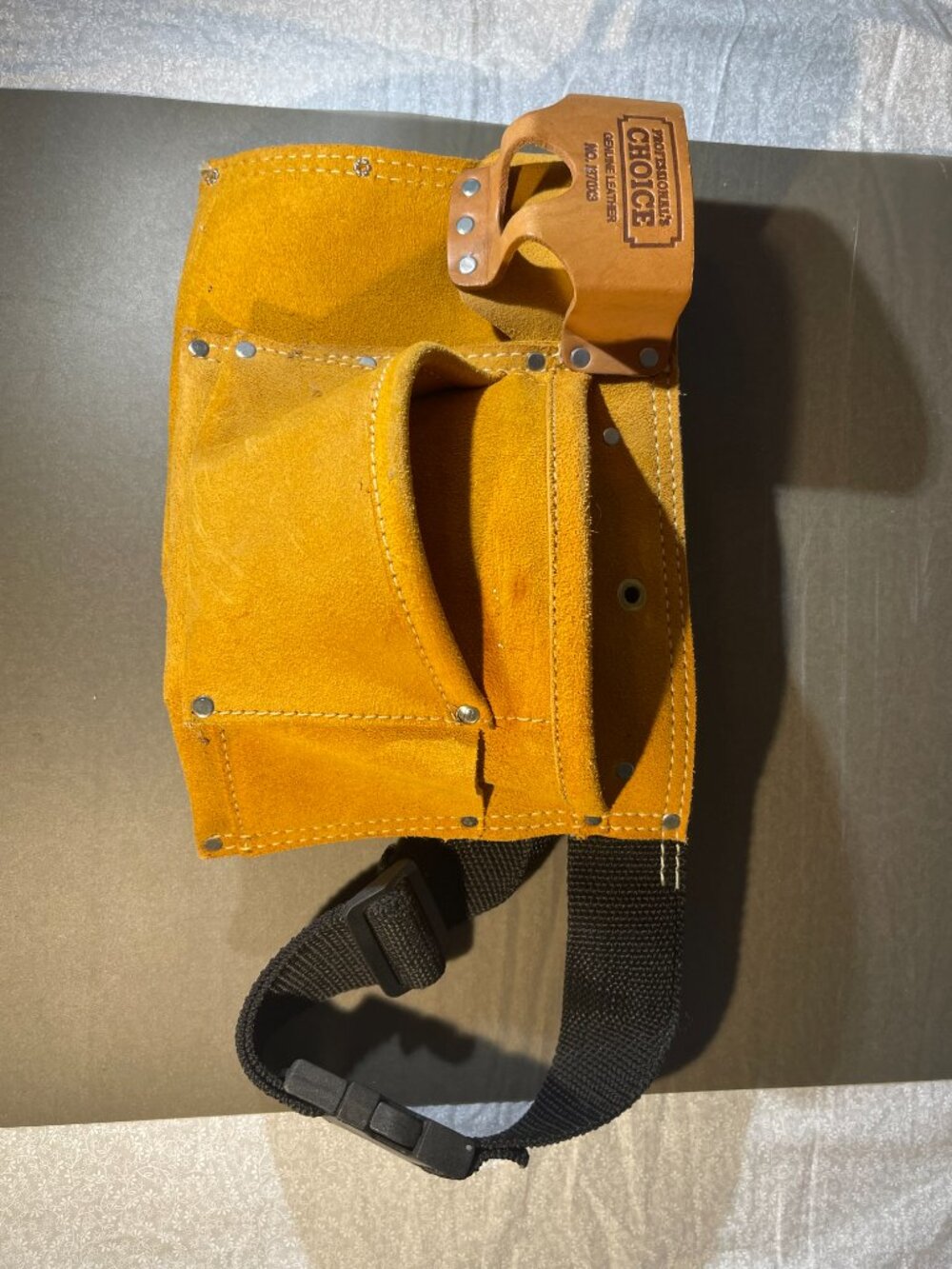 Professionals Choice Genuine Leather #1370X3 Great Condition Tool Belt (#2046)